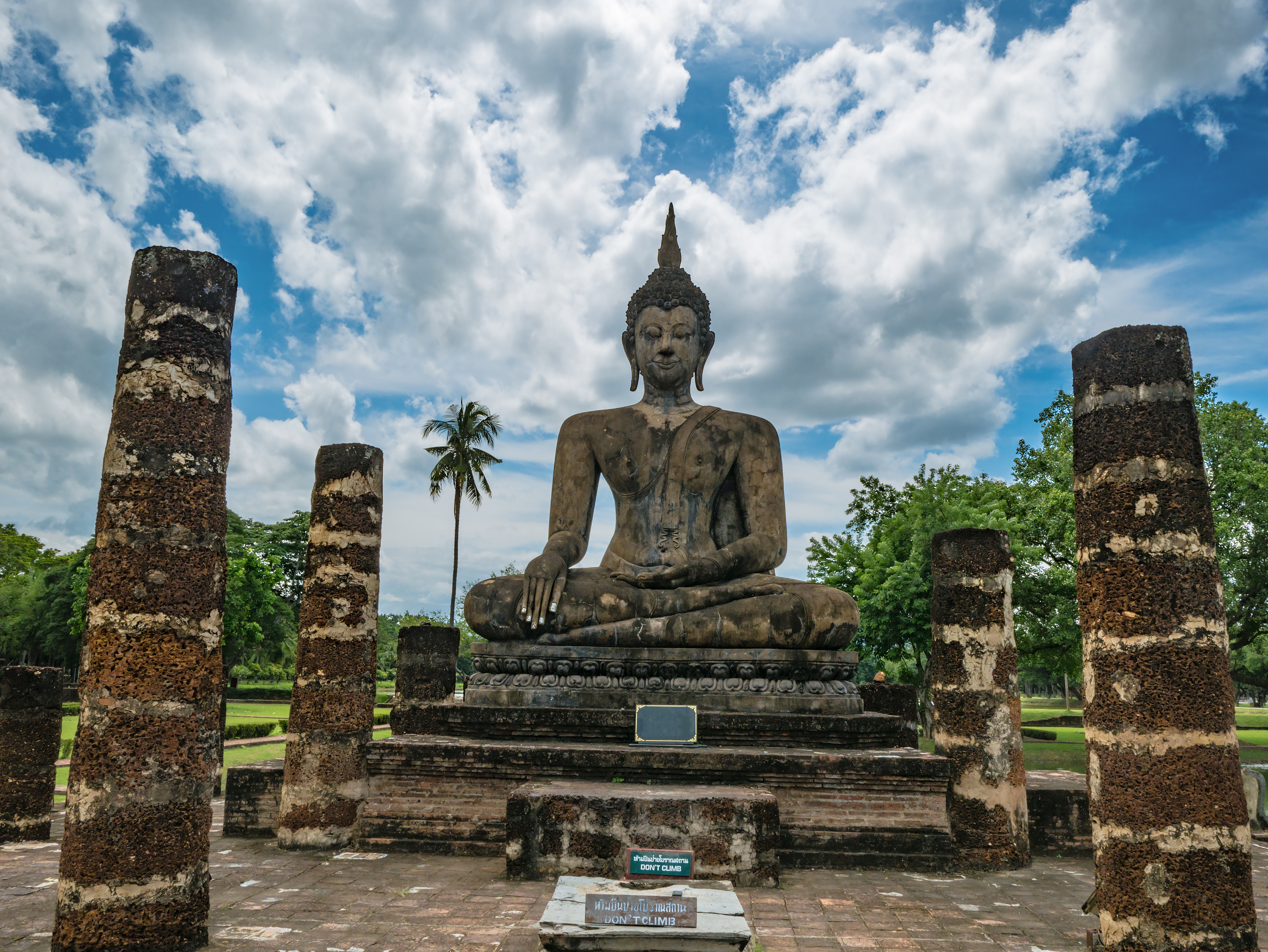 Entdecke die faszinierende Vielfalt Thailands: Von pulsierenden Städten bis zu traumhaften Stränden!